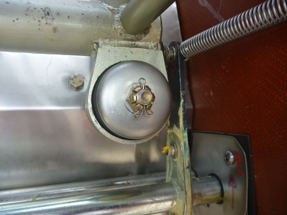 split pin on engine mount bolt