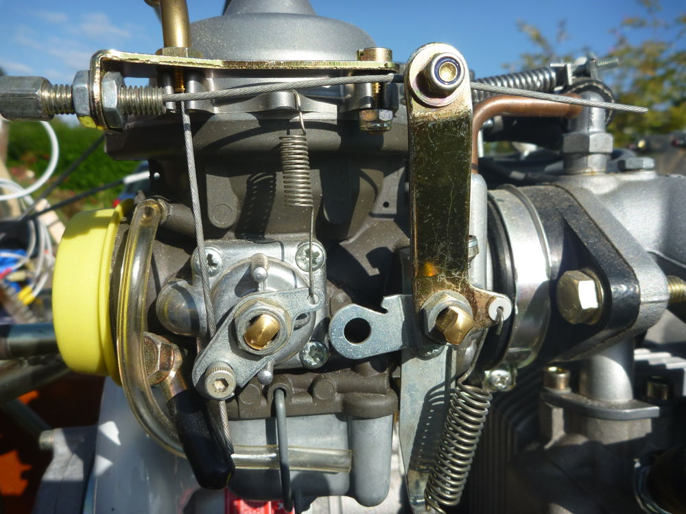 Bowden cables on carburettor